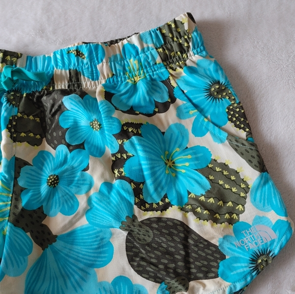 Shorts - Picture 2 of 5